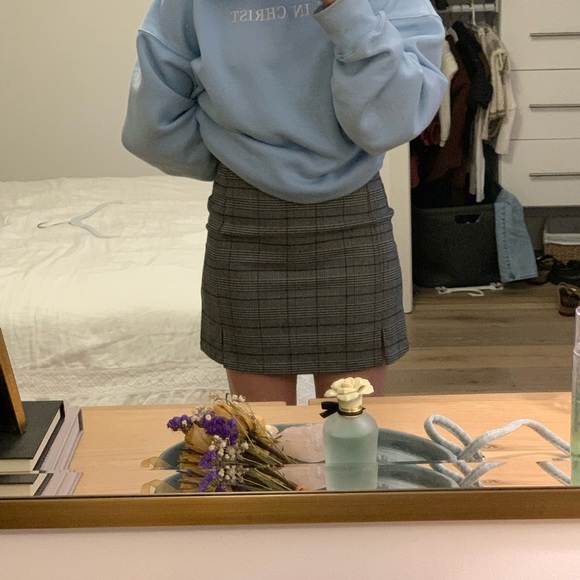 Brandy Melville Plaid Skirt - Picture 4 of 5